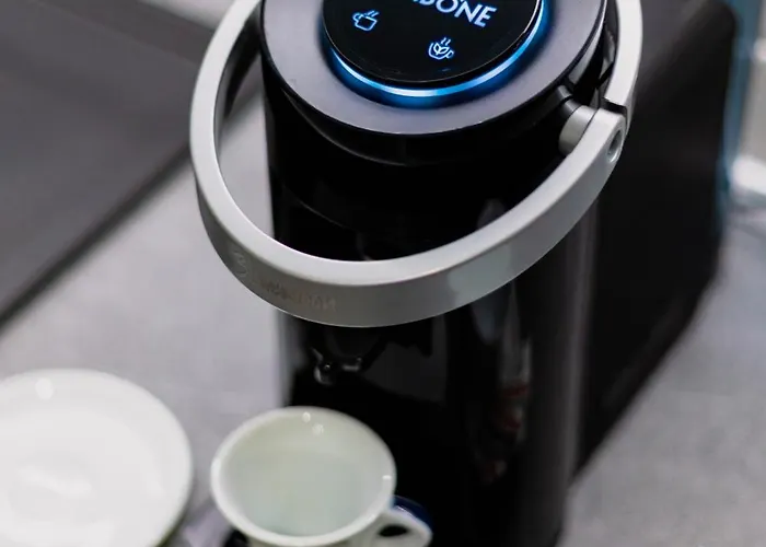 Modern 2-bedroom In The Heart Of *