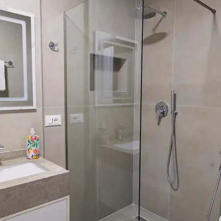 Appartement Modern 2-bedroom In The Heart Of