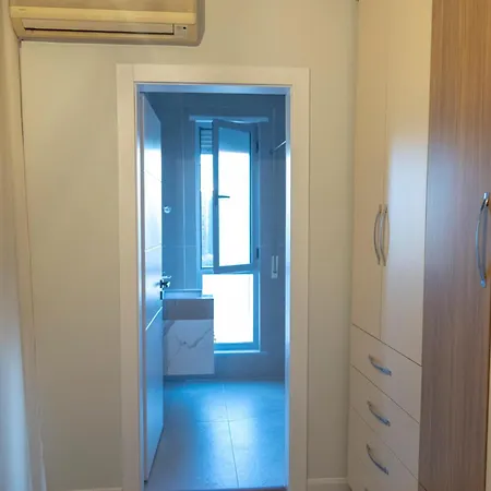 Apartment Modern 2-bedroom In The Heart Of *