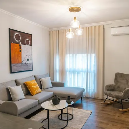 Modern 2-bedroom In The Heart Of アパート *