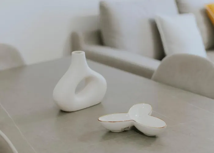 Modern 2-bedroom In The Heart Of ティラナ