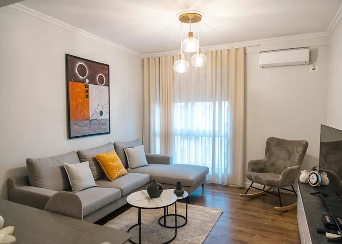 Modern 2-bedroom In The Heart Of アパート *