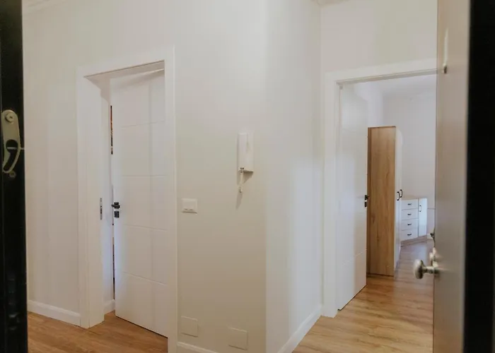 Modern 2-bedroom In The Heart Of * ティラナ